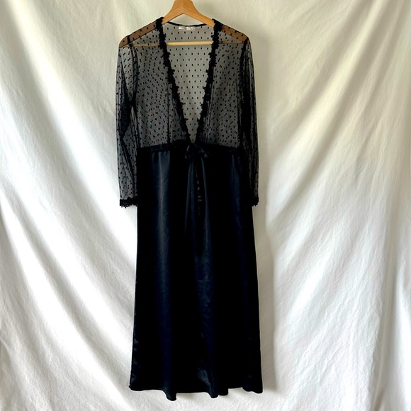 Flora Nikrooz Black Sheer Lace Showstopper Long Robe - Picture 1 of 10